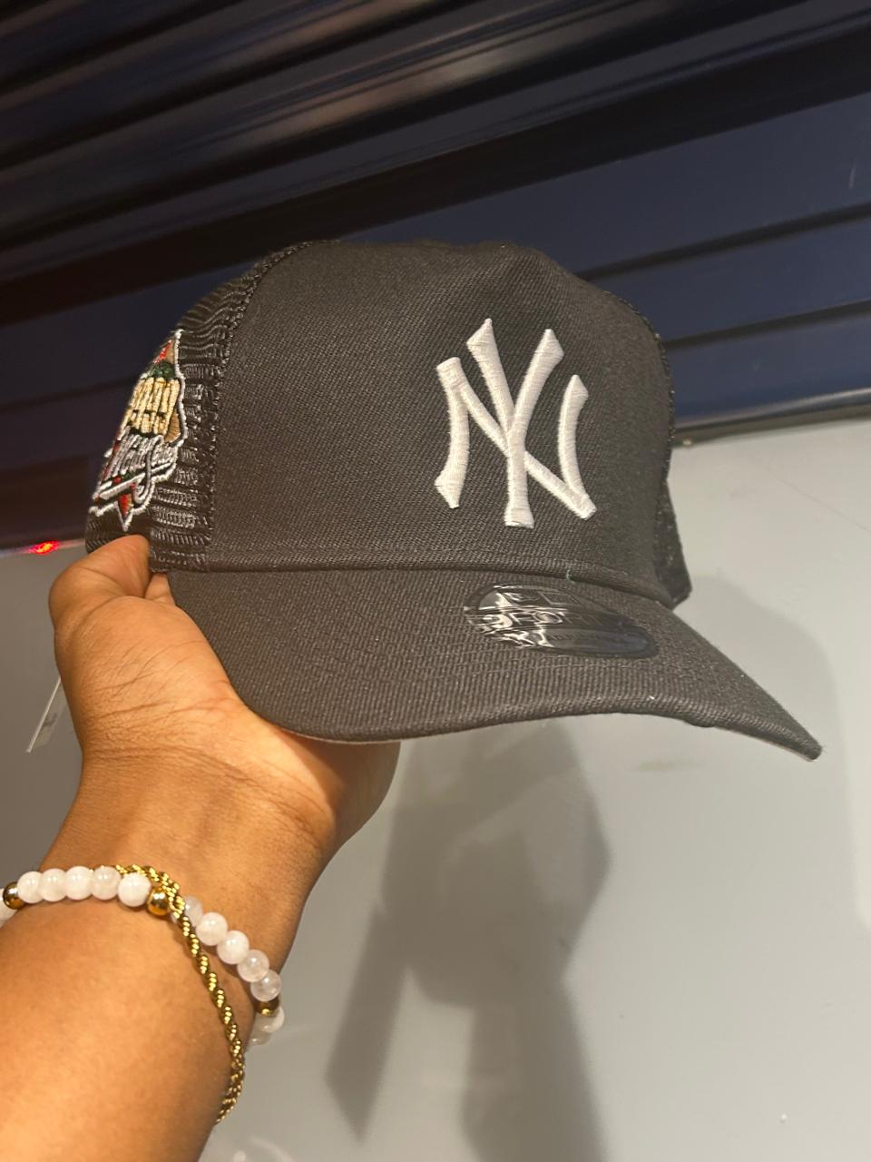 New York Yankees New Era 9FORTY– 1999 World Series A-Frame Trucker – Black