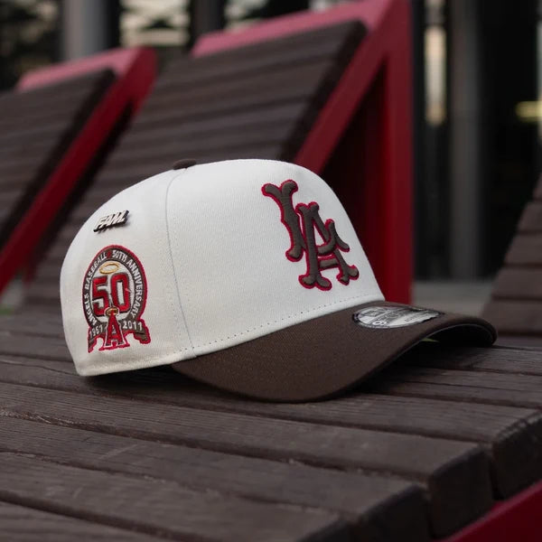 baseball cap features an off-white/chrome crown paired with a contrasting walnut brown visor.